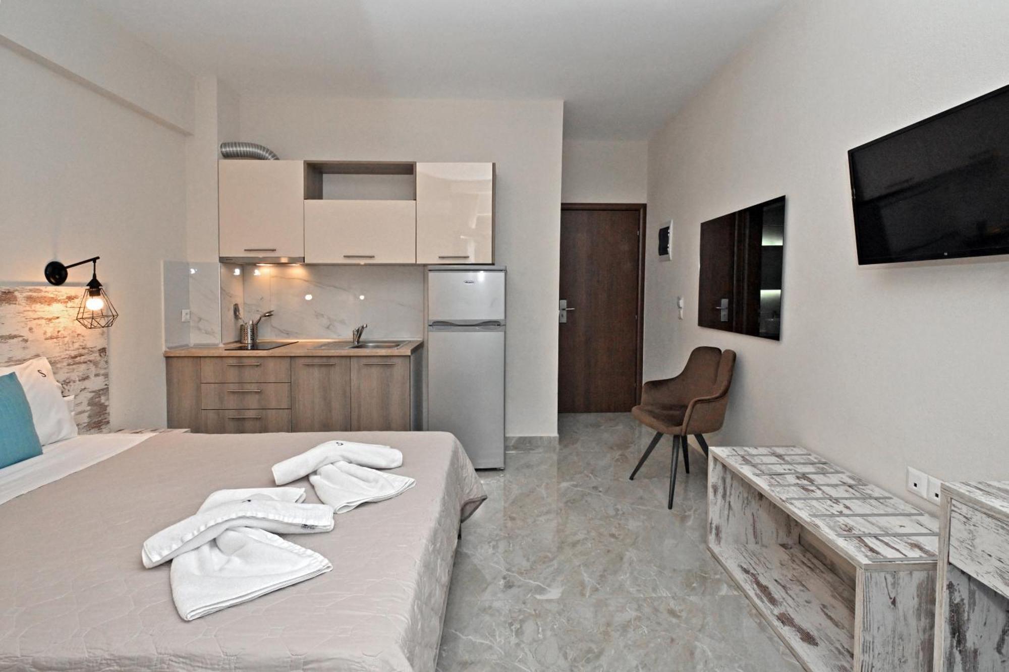 Sinodinos Deluxe Apartments อาฟิโตส ภายนอก รูปภาพ