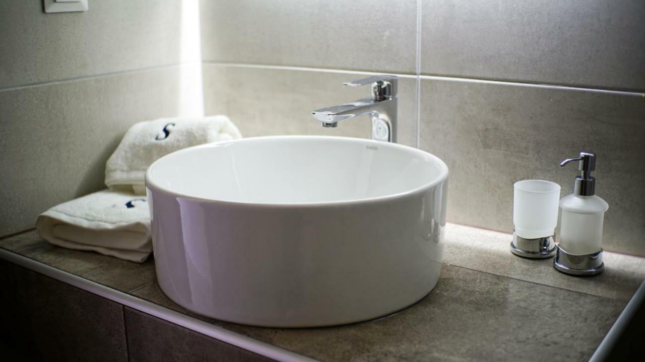 Sinodinos Deluxe Apartments อาฟิโตส ภายนอก รูปภาพ