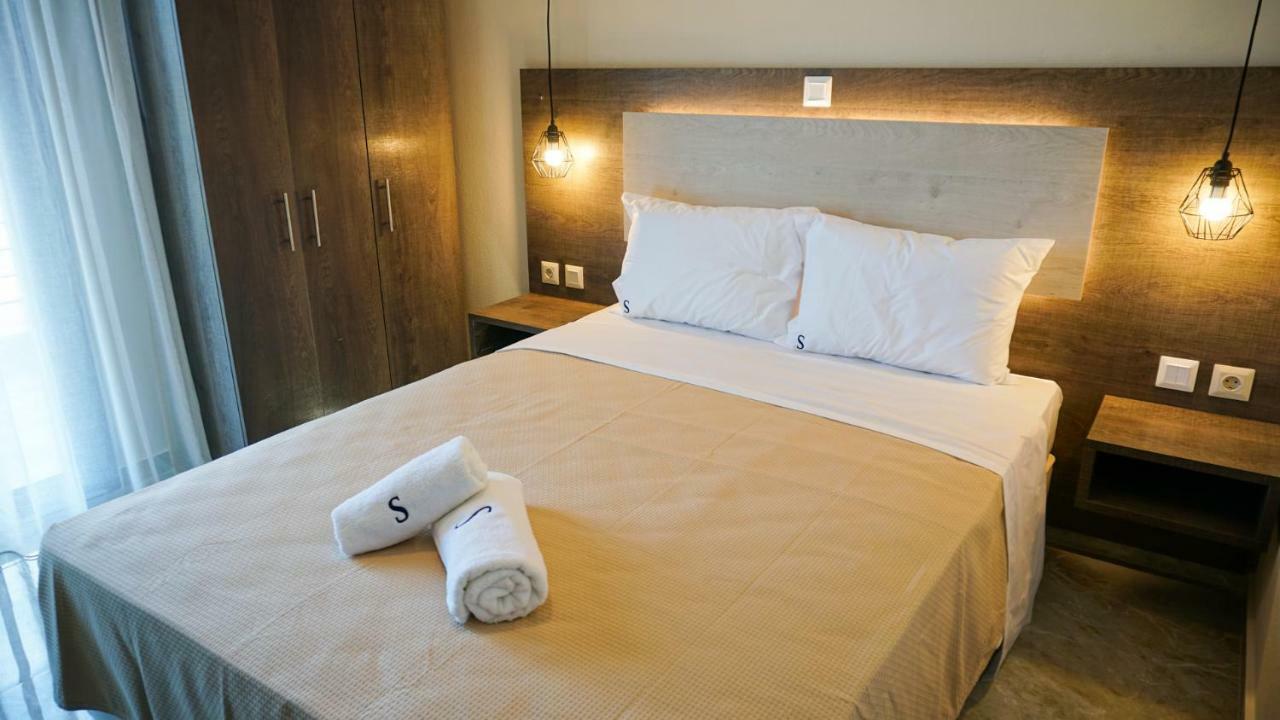 Sinodinos Deluxe Apartments อาฟิโตส ภายนอก รูปภาพ