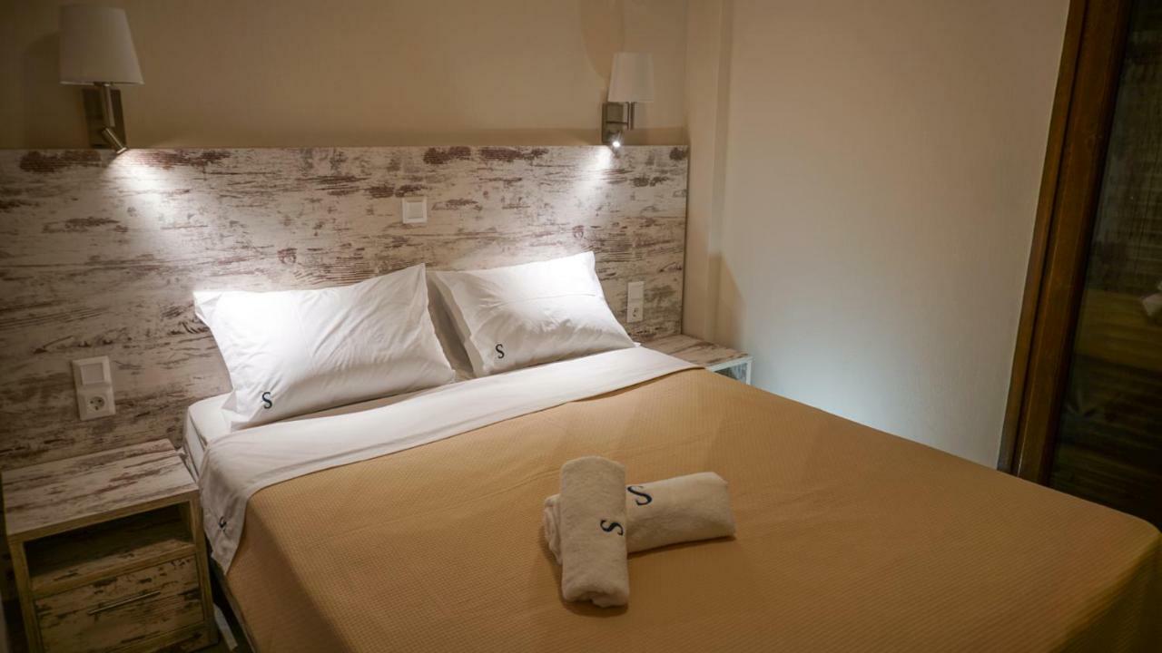 Sinodinos Deluxe Apartments อาฟิโตส ภายนอก รูปภาพ