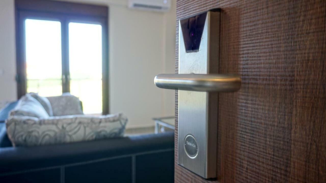 Sinodinos Deluxe Apartments อาฟิโตส ภายนอก รูปภาพ