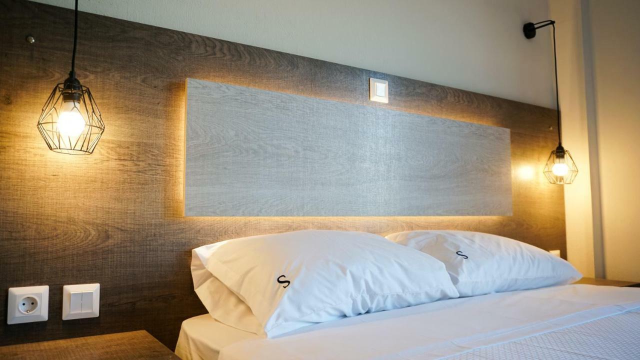 Sinodinos Deluxe Apartments อาฟิโตส ภายนอก รูปภาพ