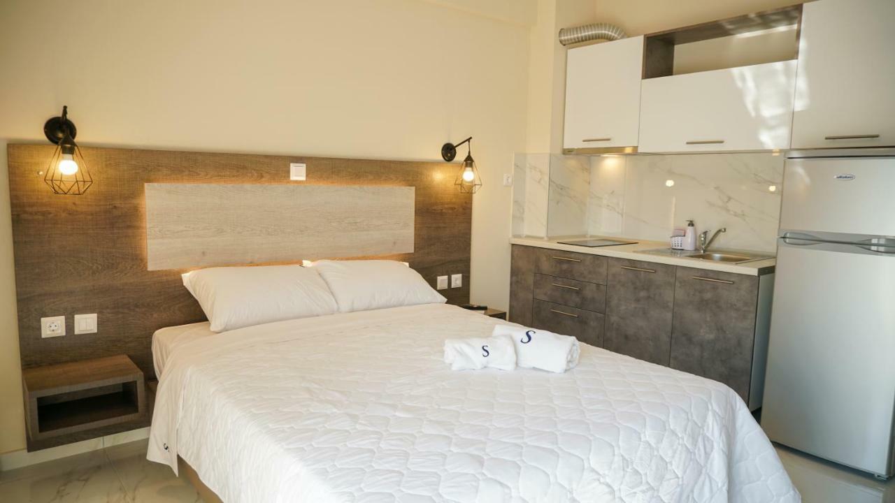 Sinodinos Deluxe Apartments อาฟิโตส ภายนอก รูปภาพ