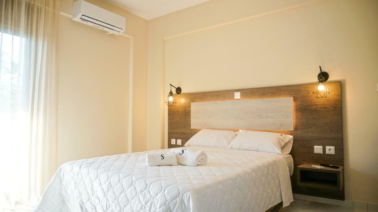 Sinodinos Deluxe Apartments อาฟิโตส ภายนอก รูปภาพ